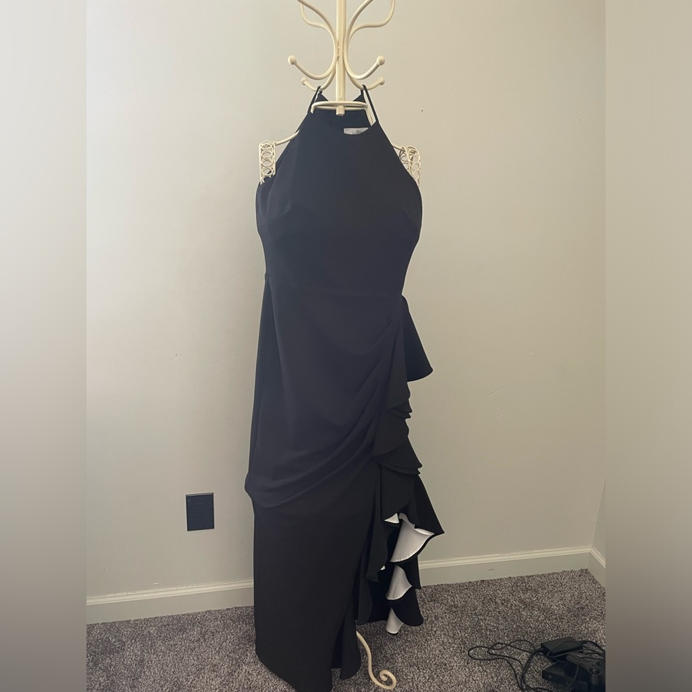 Badgley Mischka Collection  Ruffle Neck Dress Sleeveless Black  White Contrast